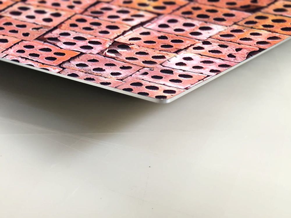 Close view of the silver aluminum edge on a Chromaluxe metal print